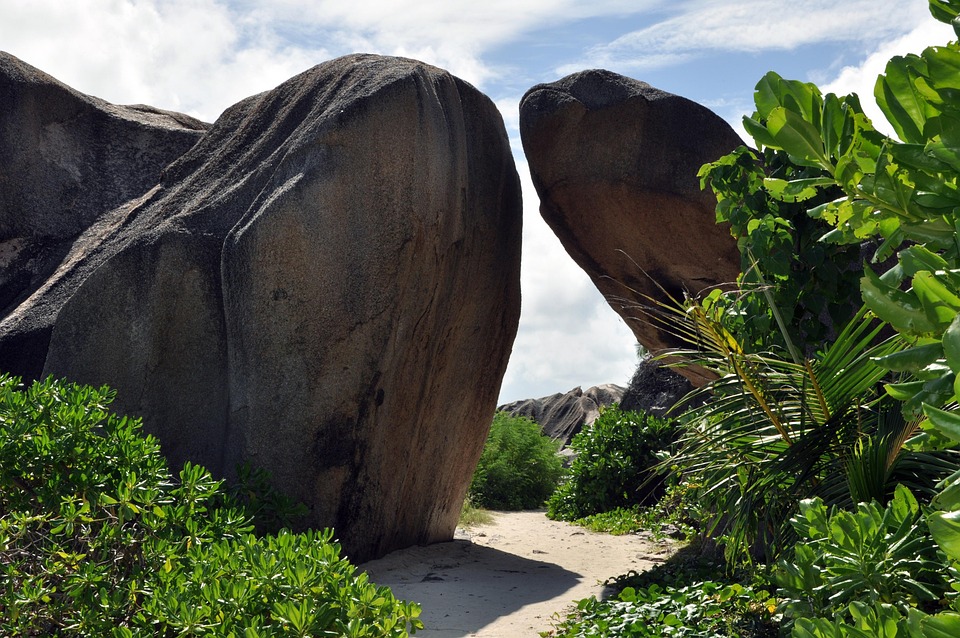 Seychelles 2025: Top Travel Trends Shaping the Tropical Island Getaway