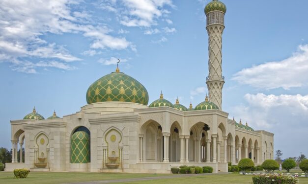 A Complete Travel Guide to Oman: Expert Tips and Unforgettable Experiences