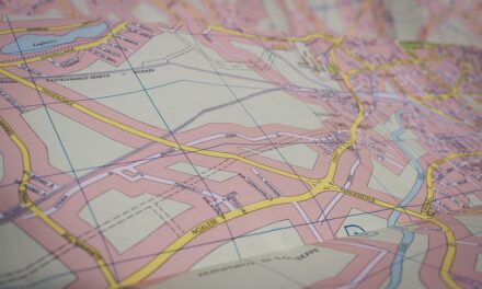 Comprehensive Travel Guides: How to Use Budgeting Tools, Booking Services, and More for Seamless Trips