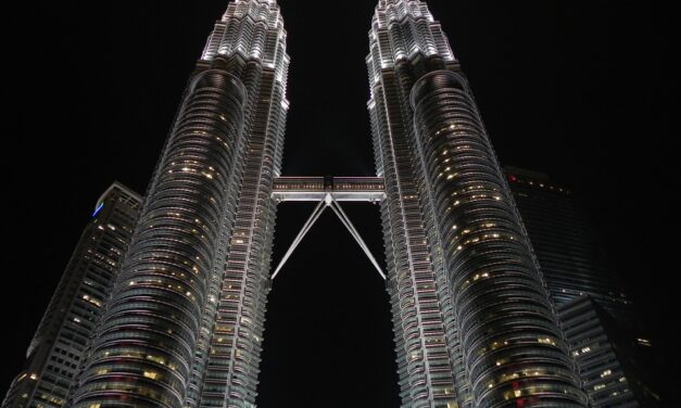 Explore the Best of Malaysia: Travel Tips for Touring Iconic and Offbeat Places