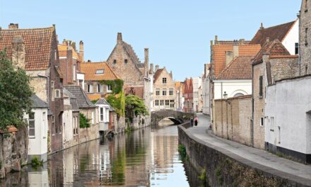 A Foodie’s Guide to Belgium: Authentic Dishes, Best Waffles, and Culinary Delights