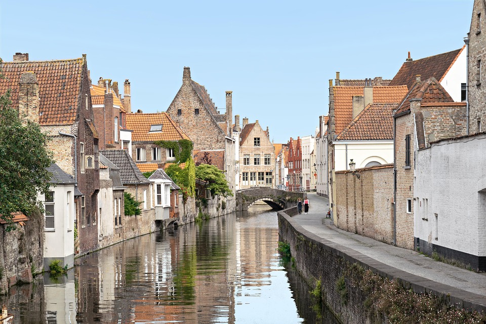 A Foodie’s Guide to Belgium: Authentic Dishes, Best Waffles, and Culinary Delights