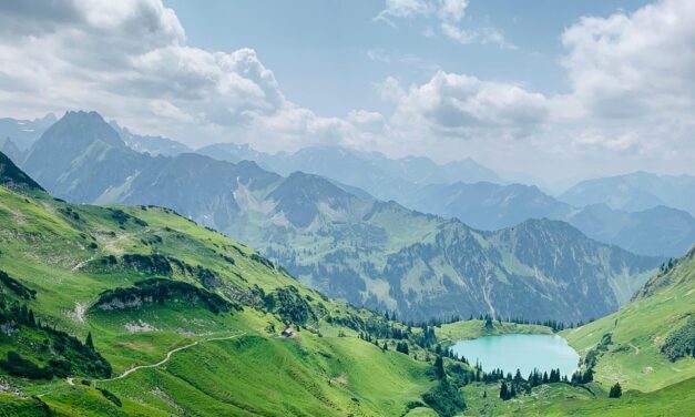 The Ultimate Germany Travel Guide: Tips, Destinations, and Hidden Delights
