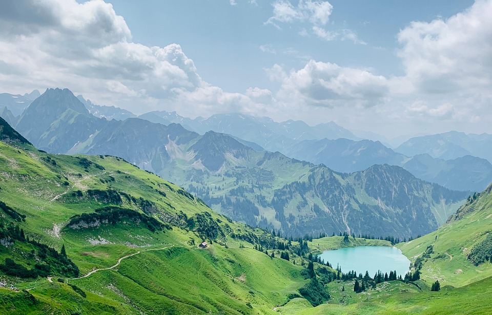 The Ultimate Germany Travel Guide: Tips, Destinations, and Hidden Delights