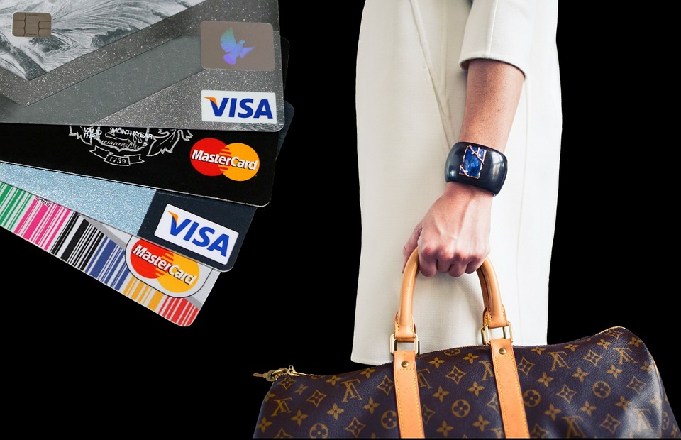 Top Money-Saving Hacks with Travel Credit Cards: A Budget Traveler’s Guide