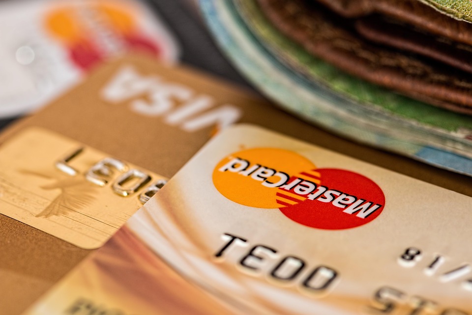 Best Financial Tools for Travelers: Credit Cards, Currency Tips, and Budget Strategies