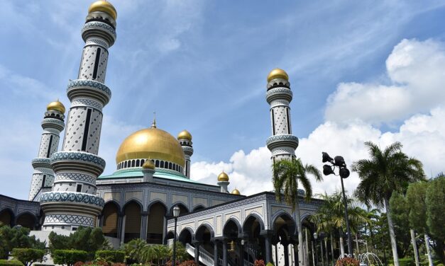 The Complete Guide to Brunei: Must-See Landmarks, Local Secrets, and Travel Essentials