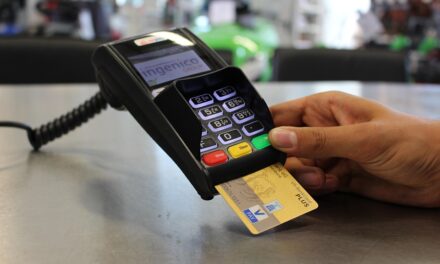 Top Tips for Choosing the Right Travel Rewards Card for Budget-Friendly Vacations