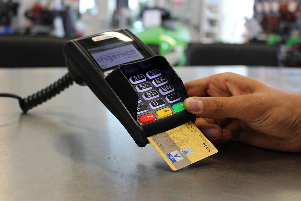 Top Tips for Choosing the Right Travel Rewards Card for Budget-Friendly Vacations