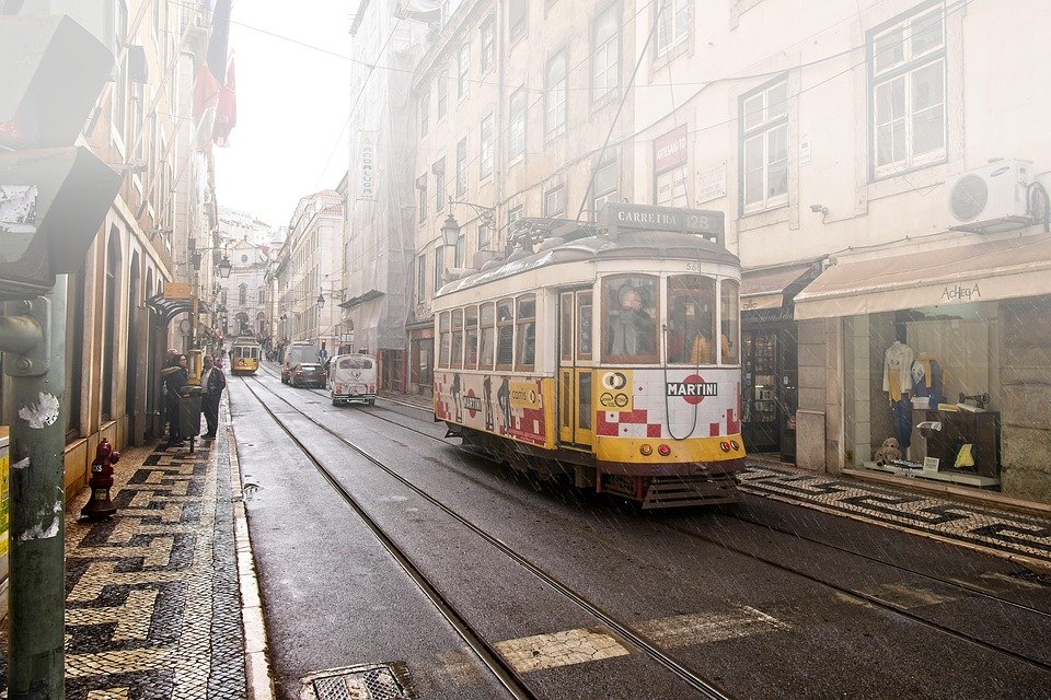 A Foodie’s Guide to Portugal: Savoring Traditional Dishes and Hidden Cafes