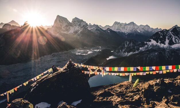 A Traveler’s Guide to Nepal: Majestic Mountains, Ancient Cities, and Cultural Wonders