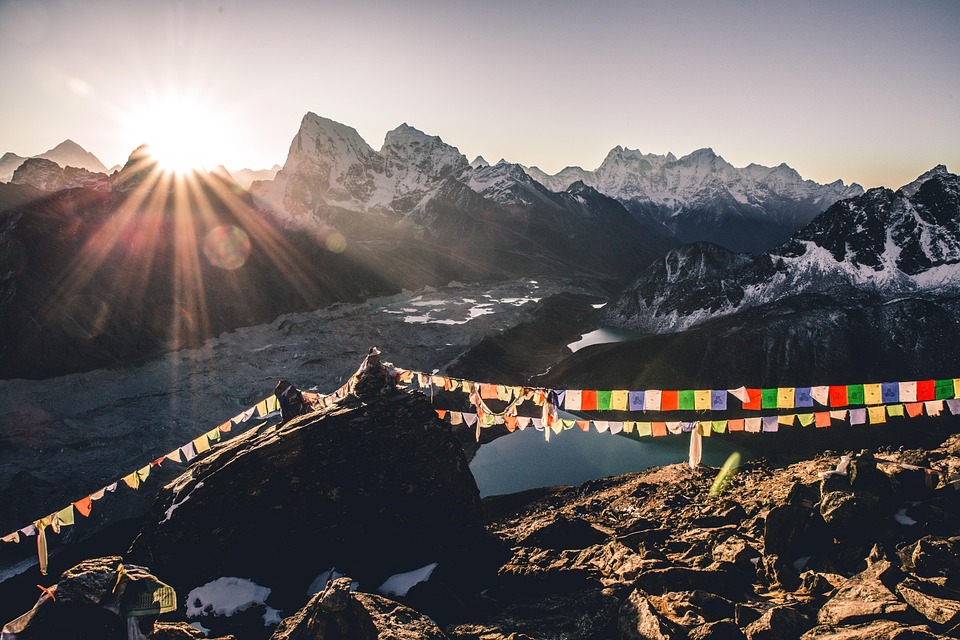 A Traveler’s Guide to Nepal: Majestic Mountains, Ancient Cities, and Cultural Wonders