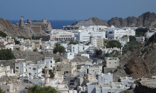 Unveiling the Magic of Oman: Stunning Landscapes, Traditions, and Travel Tips