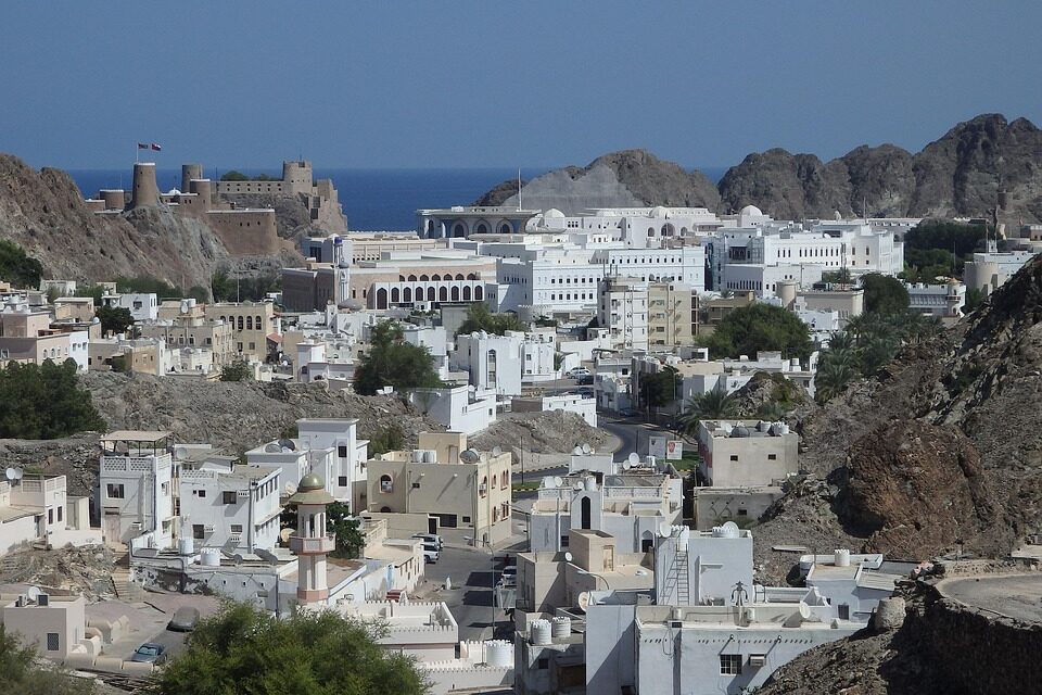 Unveiling the Magic of Oman: Stunning Landscapes, Traditions, and Travel Tips