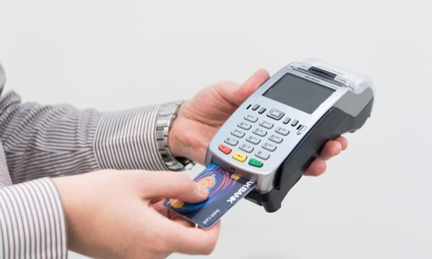 How to Hack Your Next Trip: Combine Budgeting Tips and Travel Credit Card Rewards