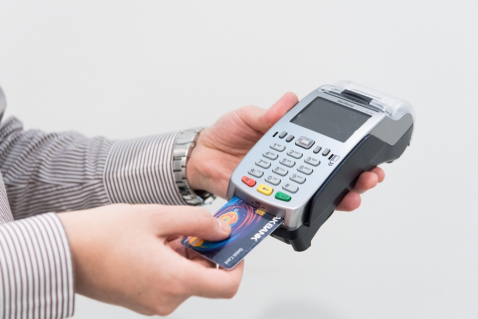 How to Hack Your Next Trip: Combine Budgeting Tips and Travel Credit Card Rewards
