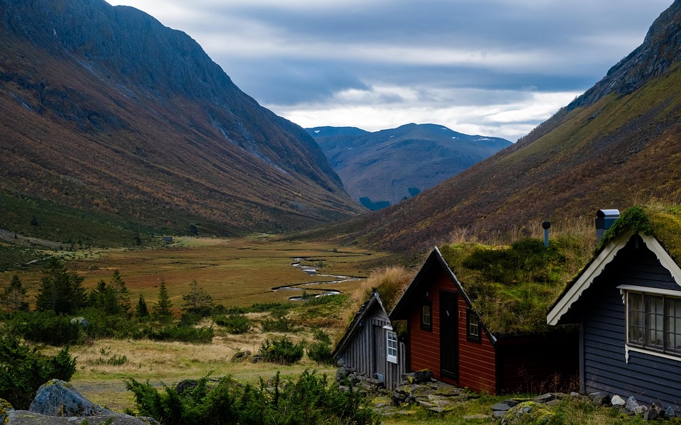 Majestic Mountains and Midnight Sun: Top Things to Do in Norway