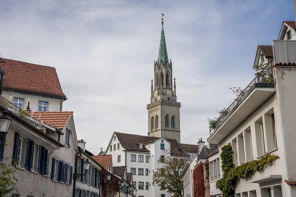 How to Experience Switzerland’s Stunning Train Journeys Like a Pro